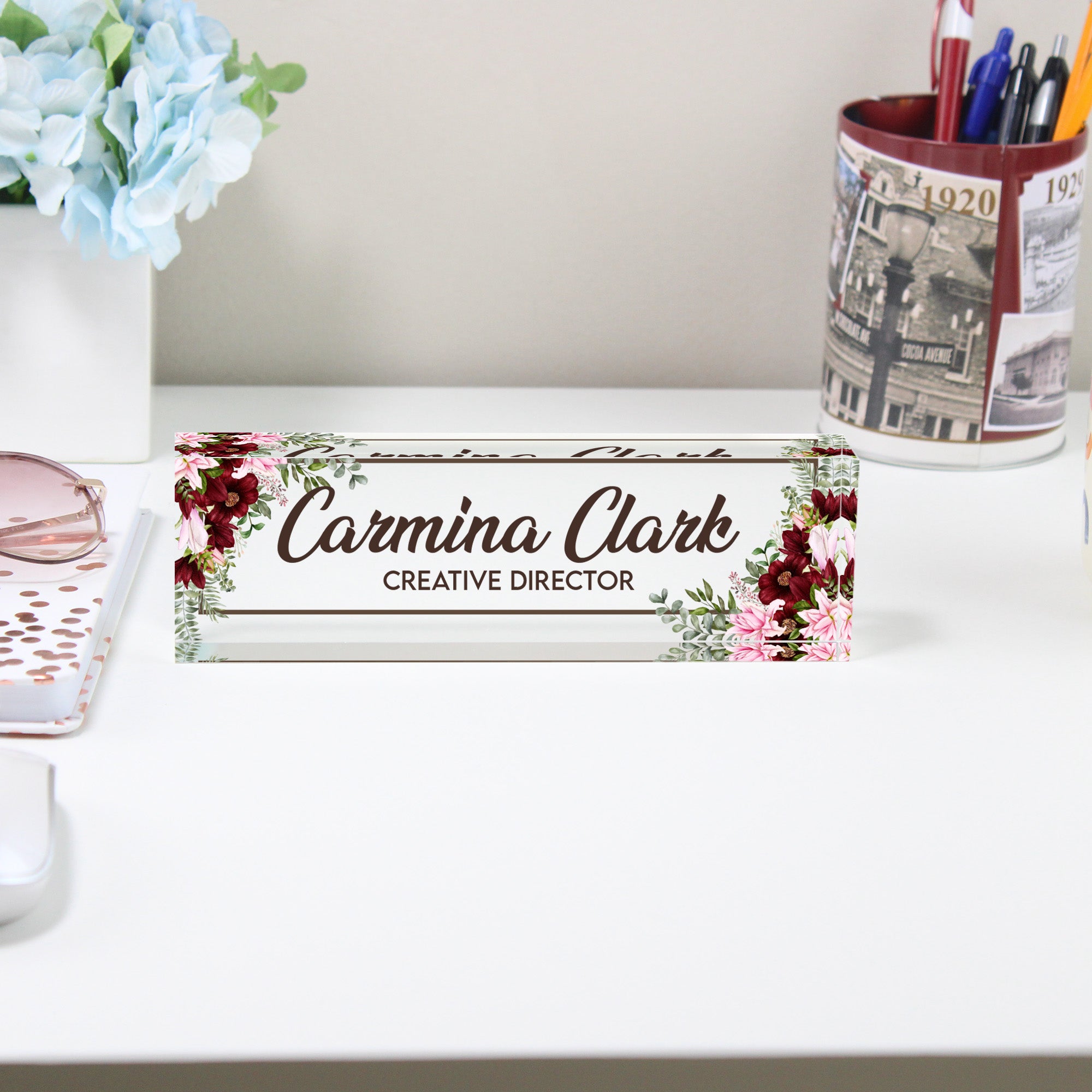Elegant Personalized Acrylic Desk Name Plate with Floral Design – Perfect Custom Gift for Creative Directors - Image 2