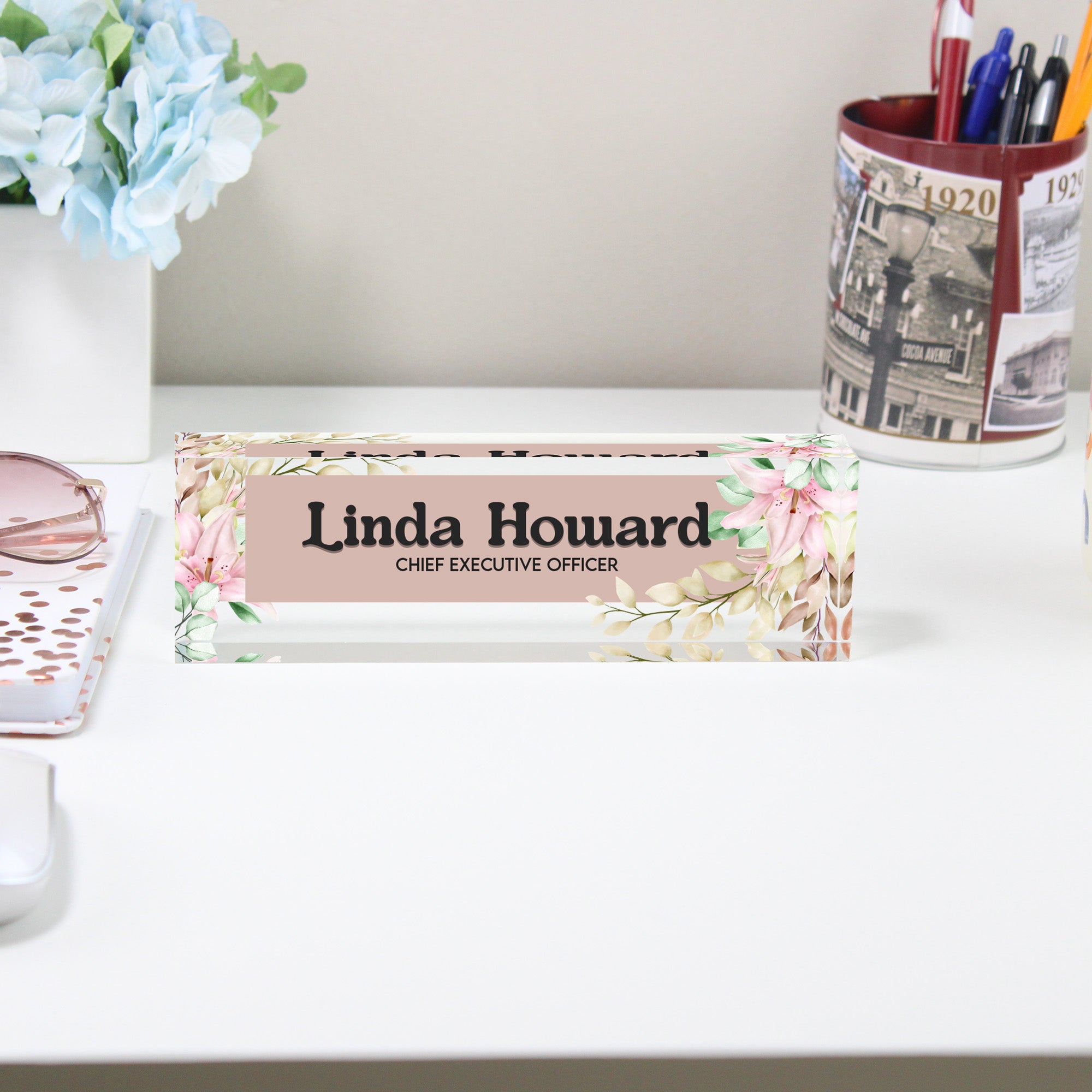 Personalized Floral Acrylic Desk Name Plate – Elegant Handmade Gift for Executives and Professionals - Image 2